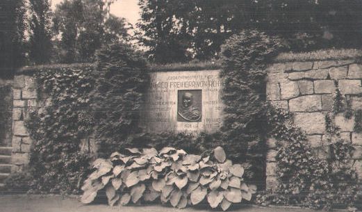 Schweidnitz richthofendenkmal.jpg