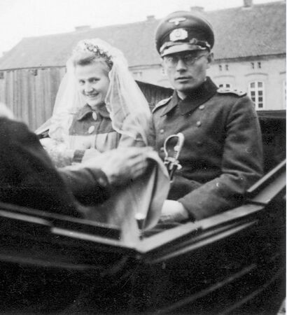 Foto: Das Hochzeitspaar Hildegard Tuttlies und Gerhard Kiehl 1943, Quelle: privat