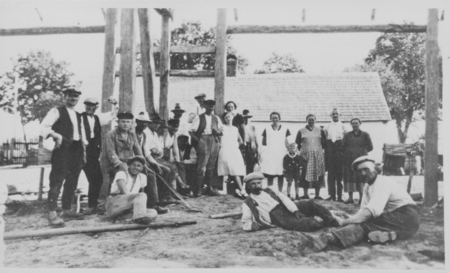 Foto: Talka beim Bau des Stallgebäudes der Familie Tuttlies 1905, Quelle: privat