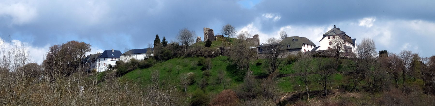 Ansicht auf Kronenburg vom Kylltal