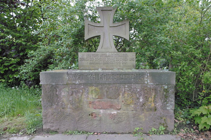 Kriegerdenkmal am historischen Klusfriedhof