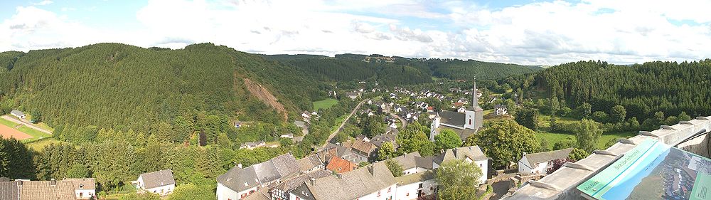 Ansicht vom Burgturm auf den Ort Reifferscheid