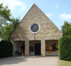 Loehne Kriegerdenkmal Friedhofskapelle Loehne-Ort-1.jpg