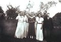 Gruppenbild (evtl. Hochzeit), links Erich und Margarete Kadereit (weitere nicht bekannt)