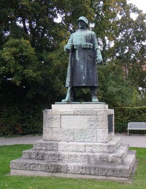 Huellhorst Kriegerdenkmal Kriegerehrenmal-1.jpg