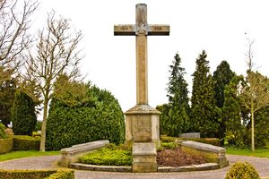 Riemsloh Kriegerdenkmal Ehrenmal Friedhof Hoyel-01.jpg