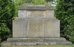 Loehne Kriegerdenkmal Friedhof Mahnen-1.jpg