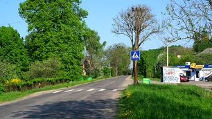 Die Dorfstraße von Tussainen an der Memel