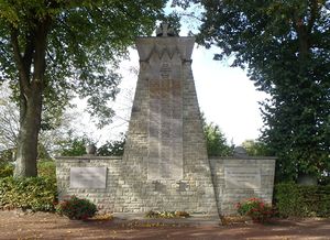 Spenge Kriegerdenkmal Mahnmal Friedhof-01.jpg