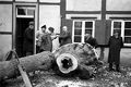 Baum fällen an der Küsterei 1950