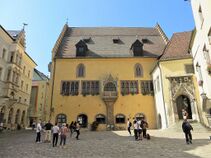 Oberpfalz: Altes Rathaus Regensburg. Das Regensburger Rathaus entstand im 13. Jahrhundert und wird heute noch als Sitz des Oberbürgermeisters und Teilen der Verwaltung benutzt. Unmittelbar anschließend ist das ehemalige Reichtstags-Gebäude mit dem Reichssaal, in dem der "Immerwährende Reichstag" stattfand.