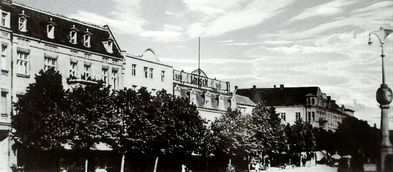 Geschäftshäuser am großen Marktplatz in Kaukehmen