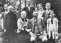 Familie Kadereit: v. li. Tochter Helene, Sohn Kurt, Tochter Anni, Mutter Auguste, Sohn Erich, Vater August, Tochter Erna, Tochter Lotte, Tochter Gretel