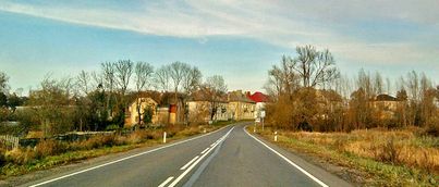 Ortseinfahrt von Süden nach Groß Skaisgirren, Kreis Elchniederung