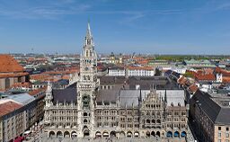 Oberbayern: Münchner Rathaus. Das Münchner Rathaus wurde von 1867 bis 1909 im neugotischen Stil erbaut.