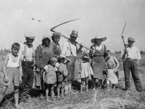 Familien Tuttlies 1925 bei der Arbeit, Quelle: Foto: privat