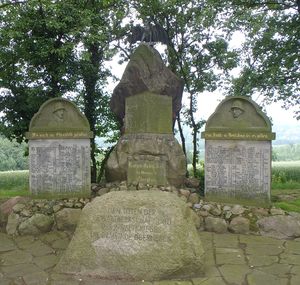 Loehne Kriegerdenkmal auf der Egge.jpg