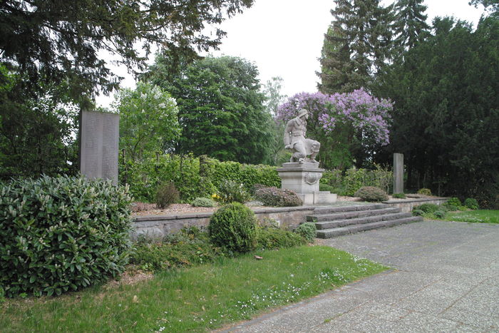 Kriegerdenkmal am Friedhof Ennigloh 1/Hochstraße