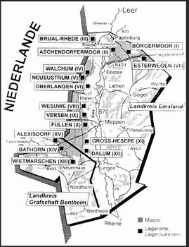 In den 15 Emslandlagern der Nazis mußten die Häftlinge unter KZ-Bedingungen schwerste Moorarbeiten leisten. (https://de.wikipedia.org/wiki/Die_Moorsoldaten) Der Ort Vennebrügge liegt in Höhe der Lagers Wietmarschen (XIII) direkt an der Grenze und die genaue Lage ist durch das Schild Wietmarschen (XIII) verdeckt, Quelle: Emslanlager- Wikipedia