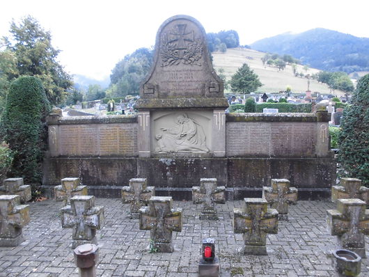 Untersimonswald Kriegerdenkmal 24Aug2018.jpg