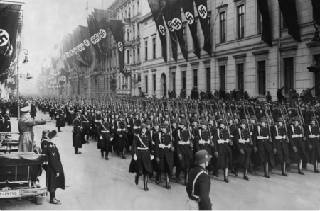 Foto: SS-Parade in Berlin vor der Reichskanzlei, 1937, Quelle: nsdap königsberg - Bing